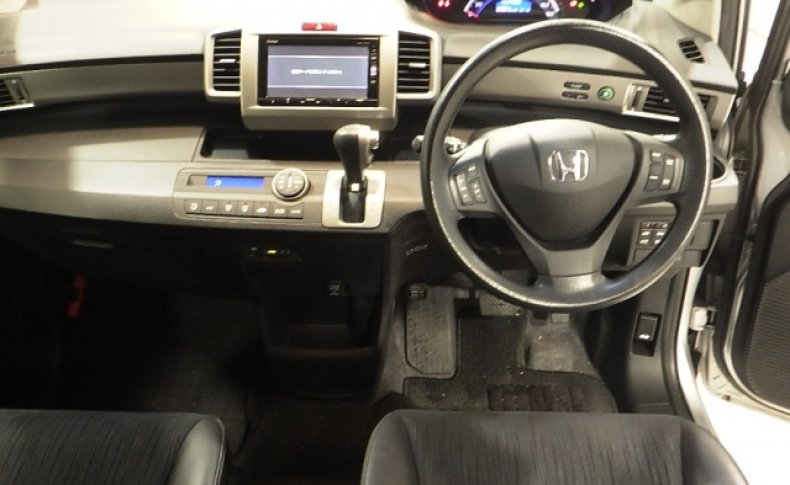 HONDA FREED G Premium Edition 6seats 2016