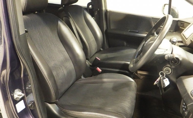 HONDA FREED SPIKE G Premium Edition 2015