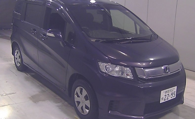 HONDA FREED SPIKE G Premium Edition 2015