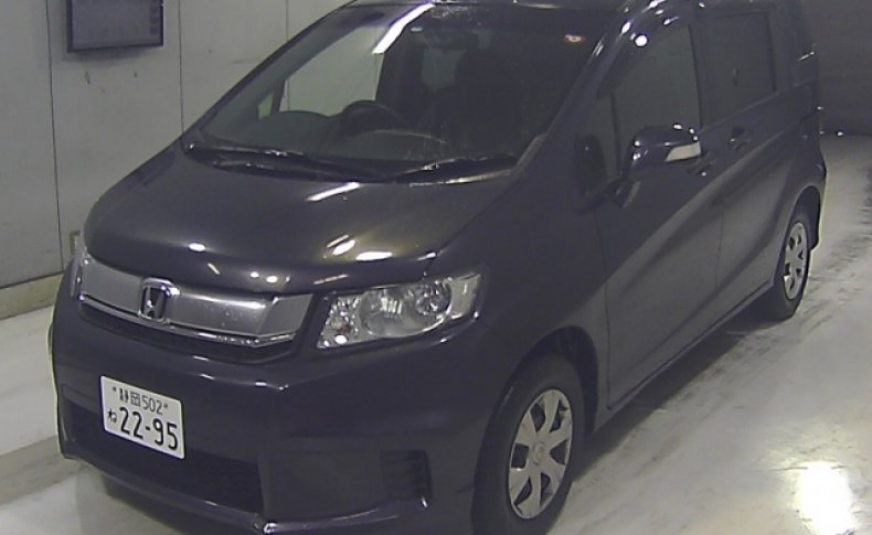 HONDA FREED SPIKE G Premium Edition 2015