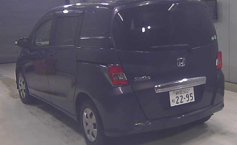 HONDA FREED SPIKE G Premium Edition 2015