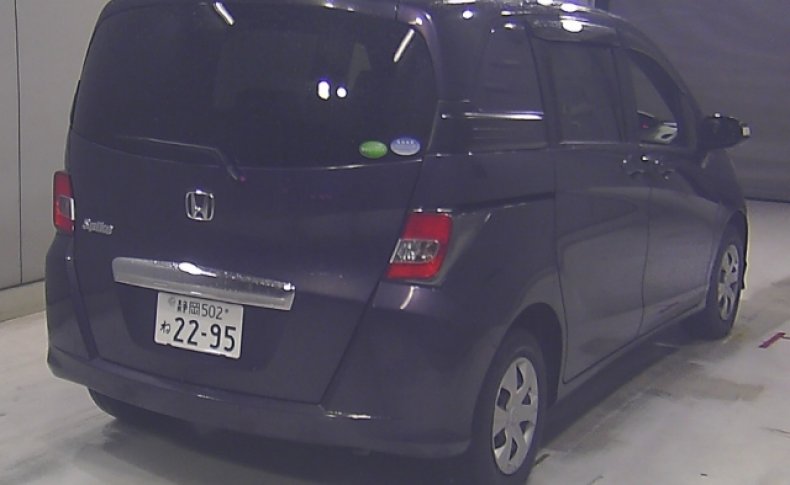 HONDA FREED SPIKE G Premium Edition 2015