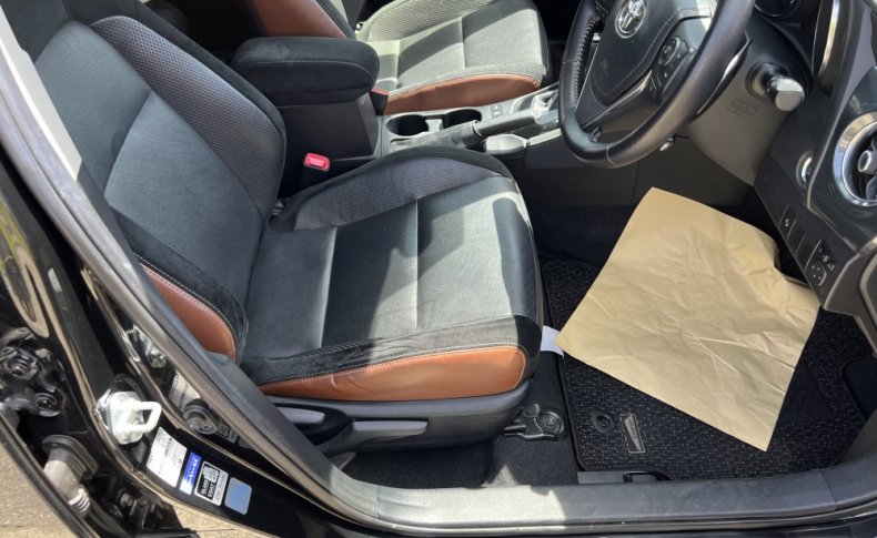 TOYOTA AURIS 120Т 2015