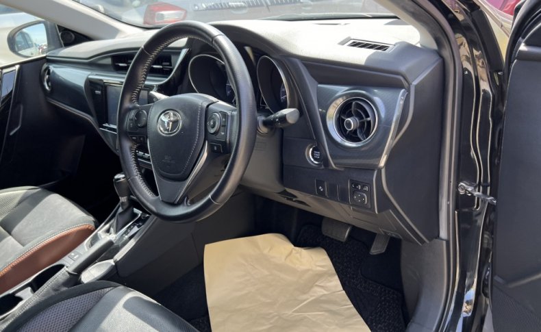 TOYOTA AURIS 120Т 2015