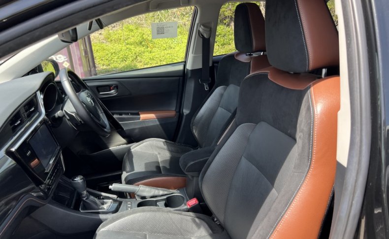 TOYOTA AURIS 120Т 2015