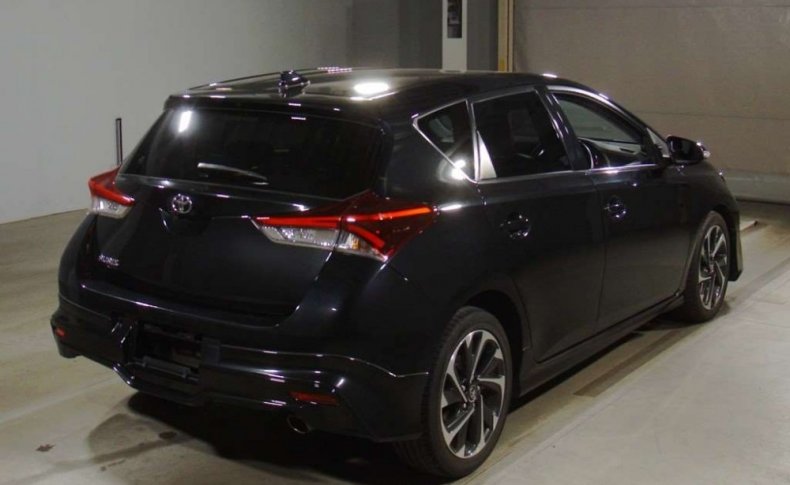TOYOTA AURIS 120Т 2015