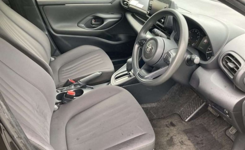 TOYOTA YARIS X 2020