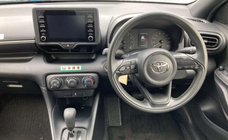 TOYOTA YARIS X 2020