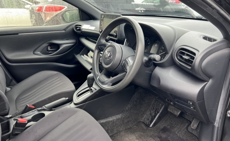 TOYOTA YARIS X 2020