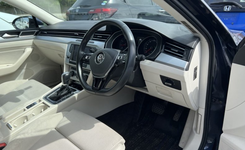 VOLKSWAGEN PASSAT VARIANT TSI COMFORT LINE 2015