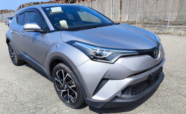 TOYOTA C-HR G-T 4WD 2016