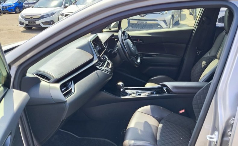 TOYOTA C-HR G-T 4WD 2016