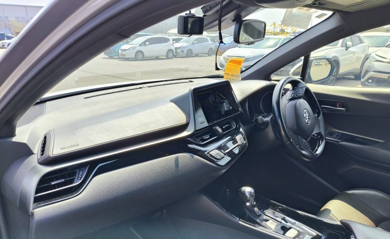 TOYOTA C-HR G-T 4WD 2016