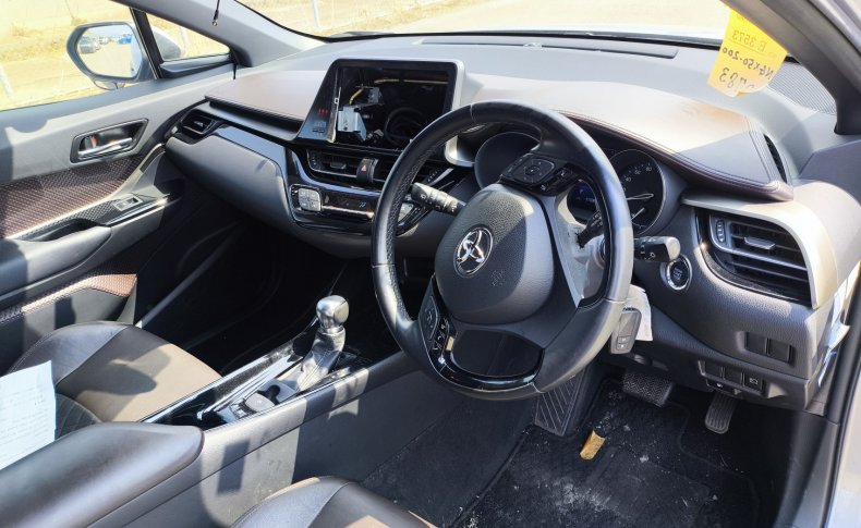TOYOTA C-HR G-T 4WD 2016