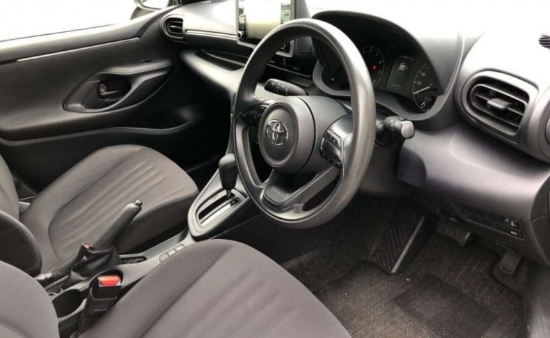 TOYOTA YARIS X 2020