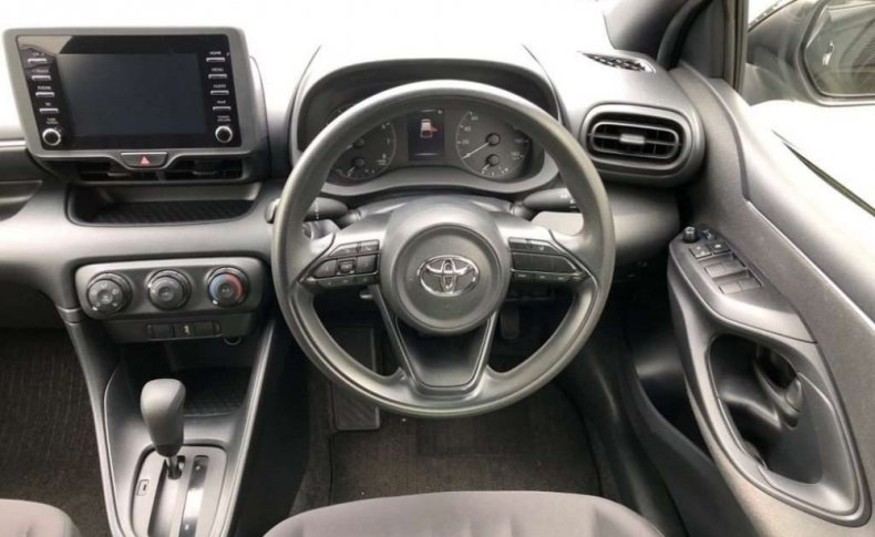 TOYOTA YARIS X 2020