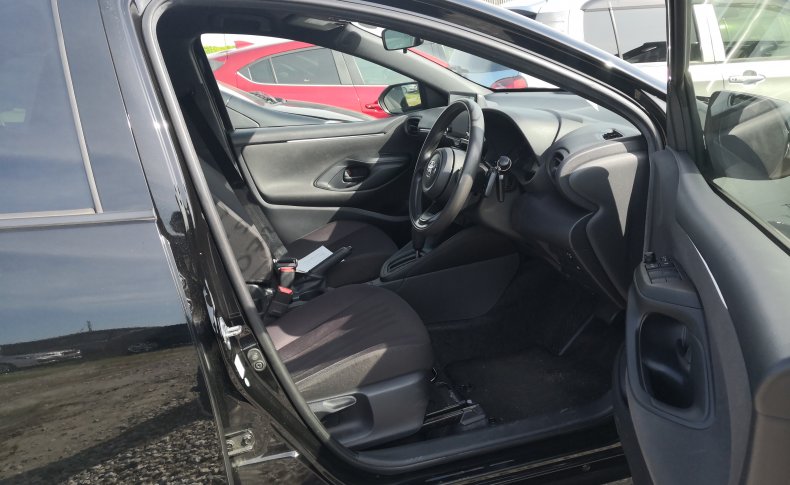 TOYOTA YARIS X 2020
