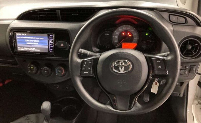 TOYOTA VITZ F 2019