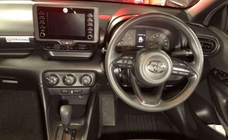 TOYOTA YARIS X 2020