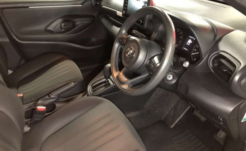 TOYOTA YARIS X 2020