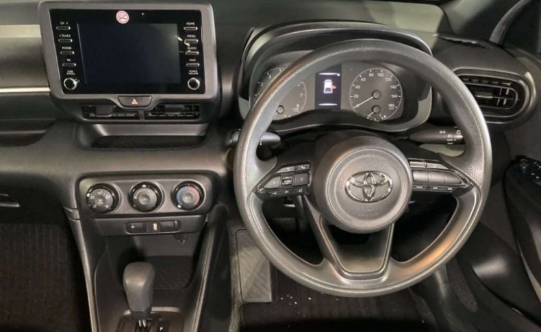 TOYOTA YARIS X 2020