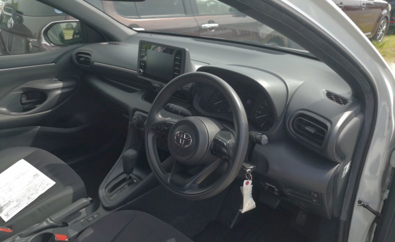 TOYOTA YARIS X 2020