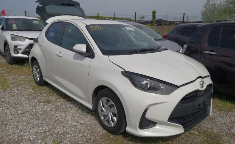TOYOTA YARIS X 2020