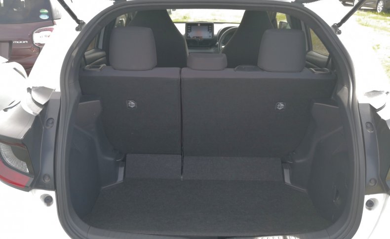 TOYOTA YARIS X 2020