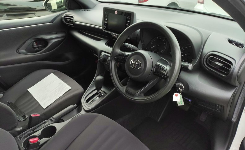 TOYOTA YARIS X 2020