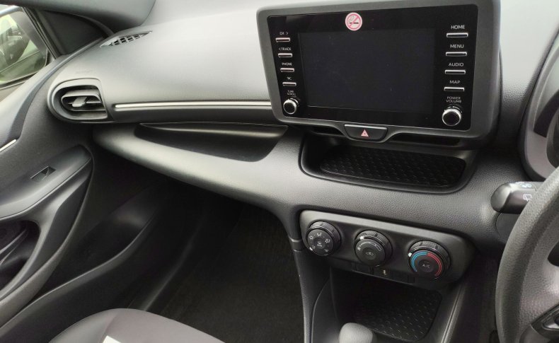 TOYOTA YARIS X 2020