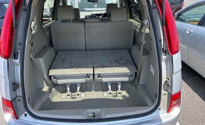 TOYOTA ISIS L_G Edition 2010