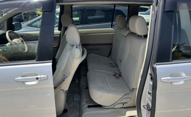 TOYOTA ISIS L_G Edition 2010