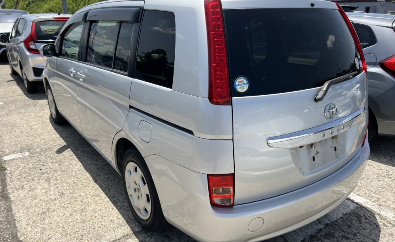 TOYOTA ISIS L_G Edition 2010