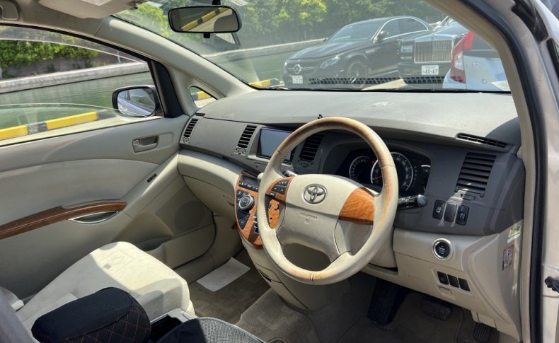 TOYOTA ISIS L_G Edition 2010