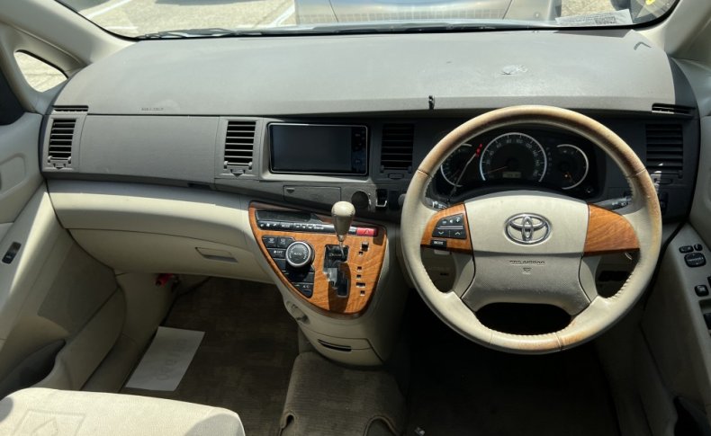 TOYOTA ISIS L_G Edition 2010