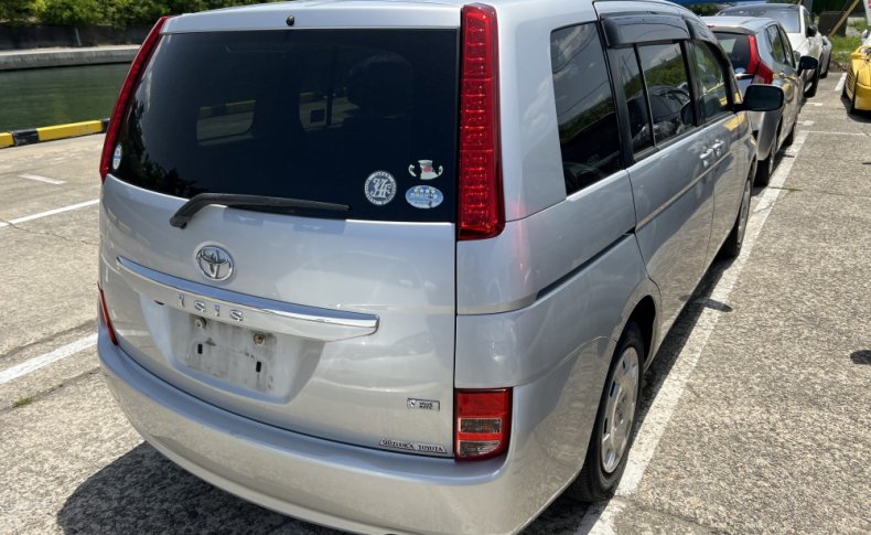 TOYOTA ISIS L_G Edition 2010