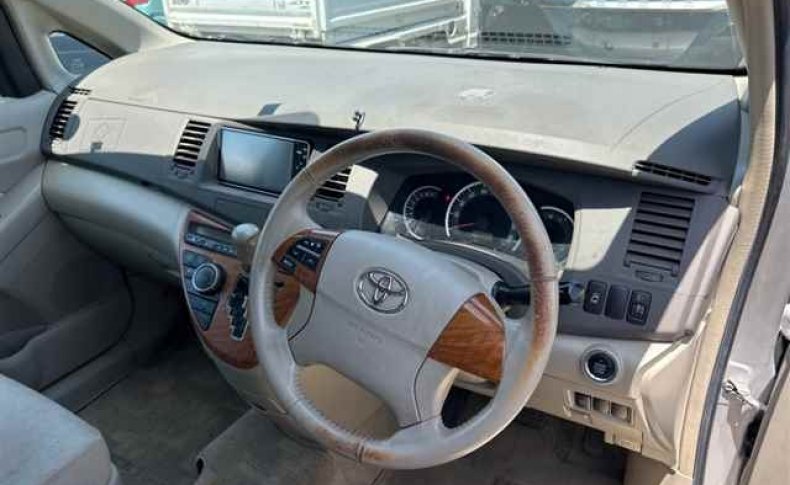 TOYOTA ISIS L_G Edition 2010