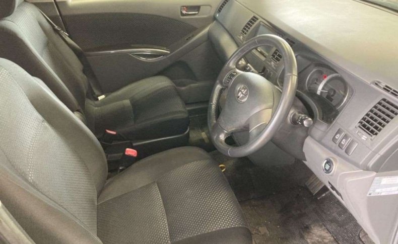 TOYOTA ISIS Platana Limited 2010