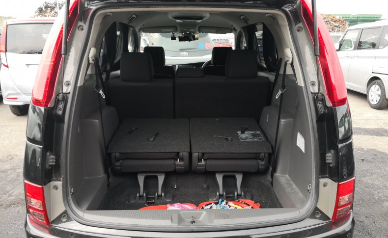 TOYOTA ISIS Platana Limited 2010