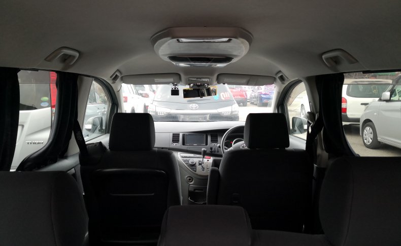 TOYOTA ISIS Platana Limited 2010