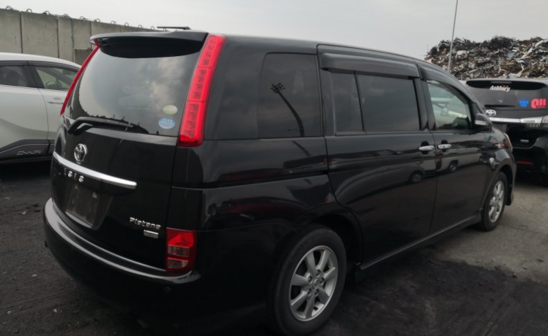 TOYOTA ISIS Platana Limited 2010