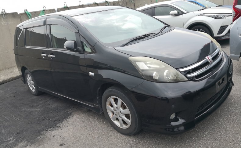 TOYOTA ISIS Platana Limited 2010