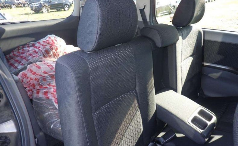 TOYOTA ISIS Platana Limited 2010