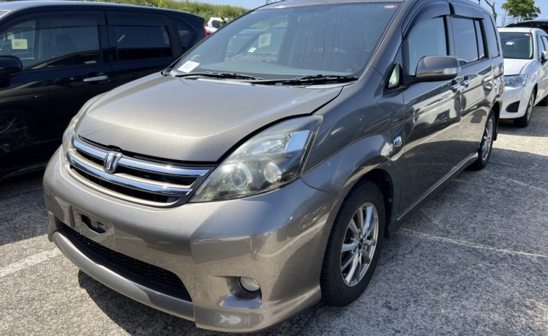 TOYOTA ISIS Platana Limited 2010
