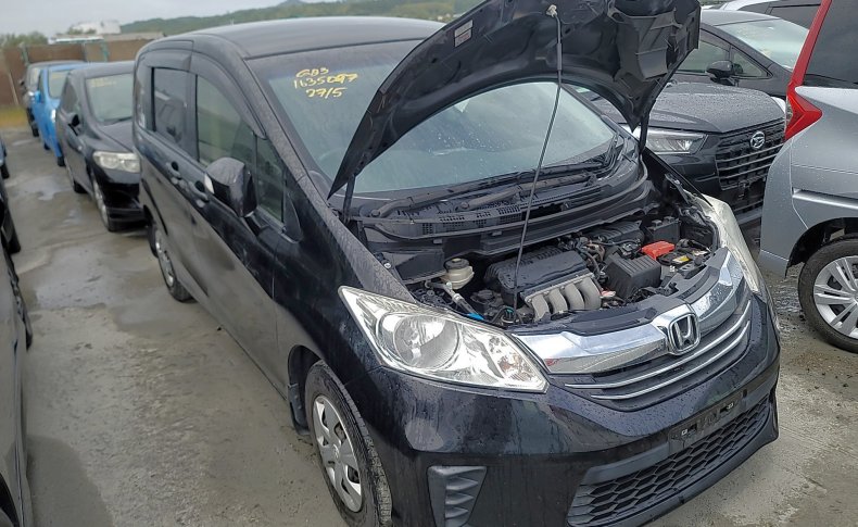HONDA FREED G PREMIUM ED 2015