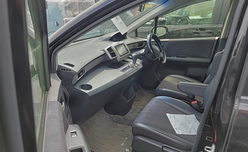 HONDA FREED G PREMIUM ED 2015