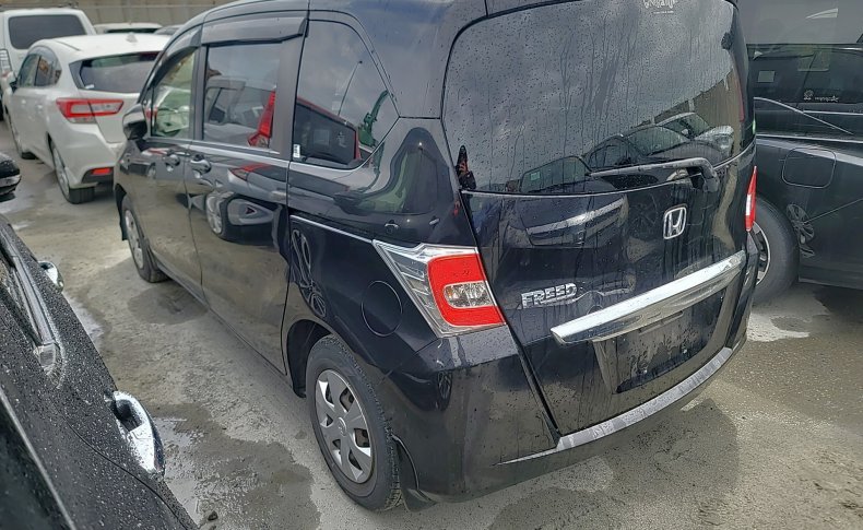 HONDA FREED G PREMIUM ED 2015