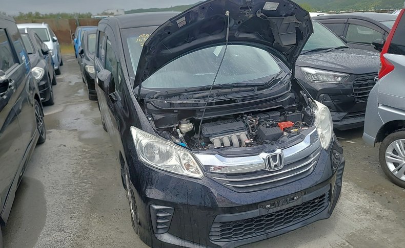 HONDA FREED G PREMIUM ED 2015