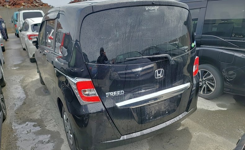 HONDA FREED G PREMIUM ED 2015