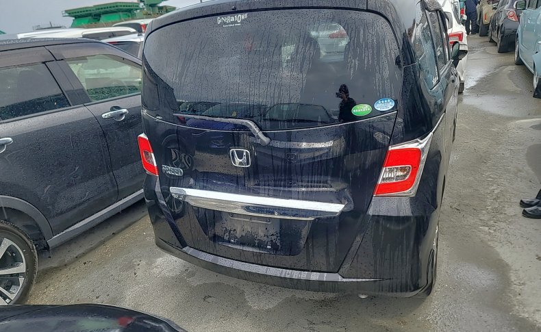 HONDA FREED G PREMIUM ED 2015